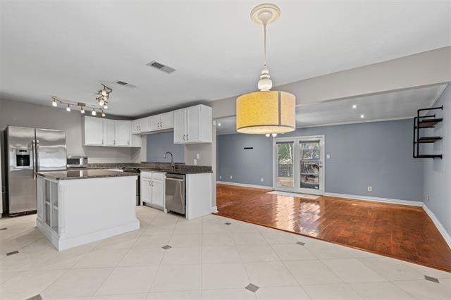 Building Photo - 2117 W Lotus Ave