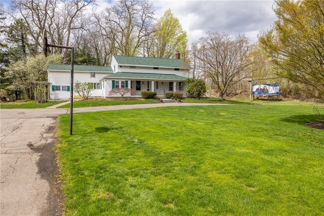 Building Photo - 1253 Fairport Rd