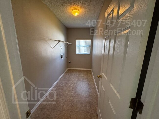 Building Photo - 568 Bristol Cir