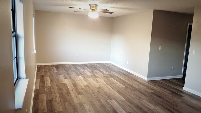 Building Photo - 4 bedroom/2 bath Available soon!