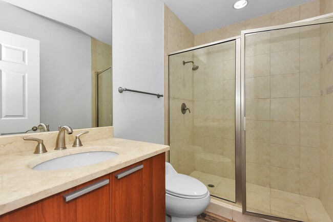 Building Photo - 231 Riverside Dr