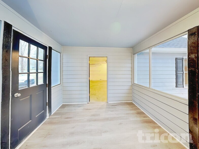 Building Photo - 2855 Dellinger Dr