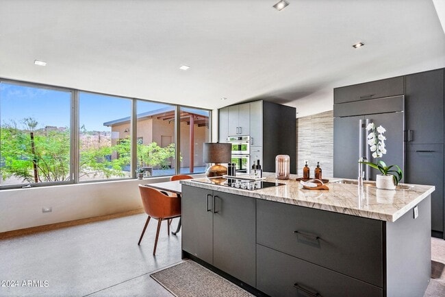 Building Photo - 15212 N Sandy Blf Rd