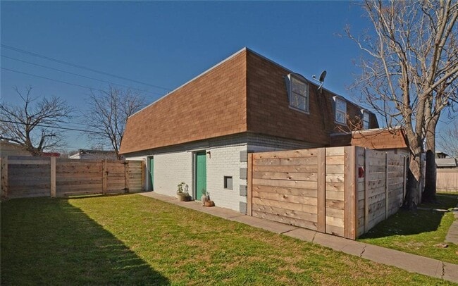 Building Photo - 1825 Wooten Park Dr