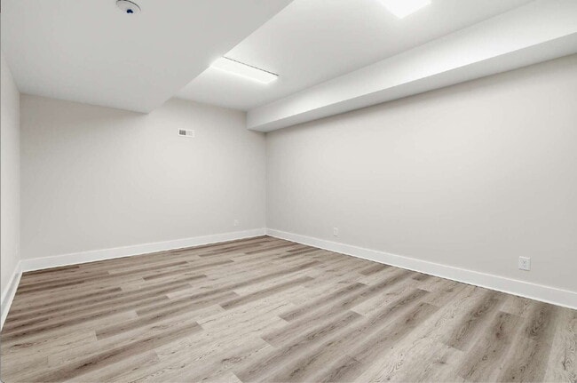 Building Photo - Two Bedroom Duplex with Bonus Room in Chapel Hill