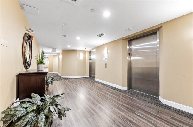 Building Photo - 120 Wyllis Ave