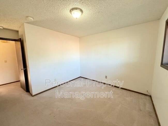 Building Photo - 16121 SE 3rd St