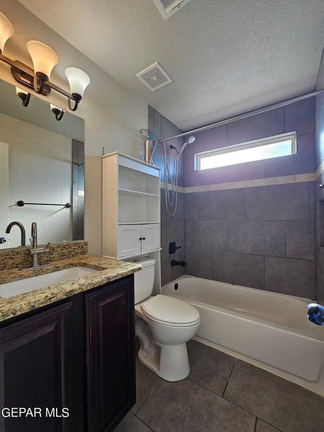 Building Photo - 777 Aislaby St