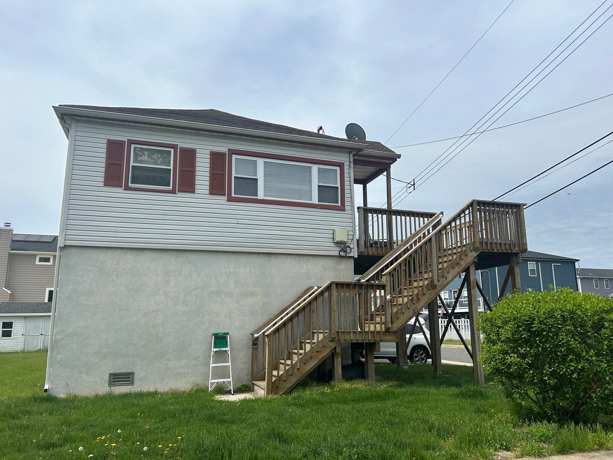 side view - 702 Edmunds Ave