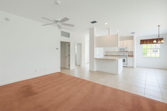Building Photo - 12040 SW Elsinore Dr