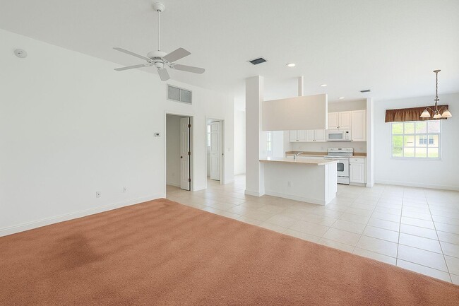 Building Photo - 12040 SW Elsinore Dr