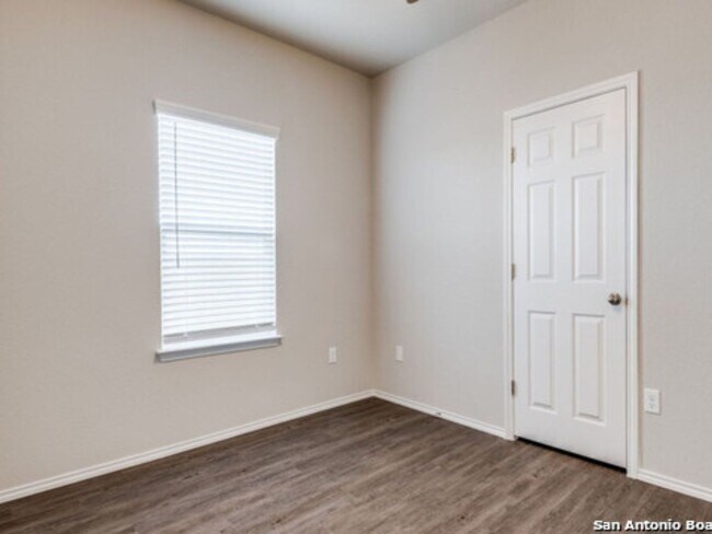 Building Photo - 9931 Westover Bluff