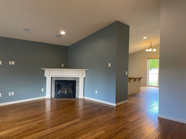 Building Photo - CHARMING Ranch-Style Home in Ridgefield, WA! 3 Bedrooms & 2 Baths! Walk-In Closet! Spacious Floor...