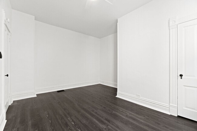 Building Photo - 914/916 Lake Ave