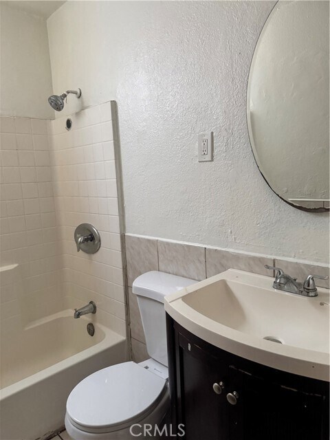 Building Photo - 3533 W 116th St