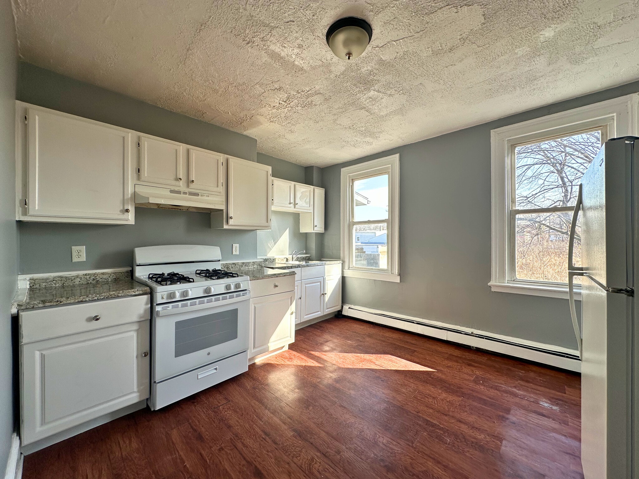 Building Photo - 61 Hasbrouck St