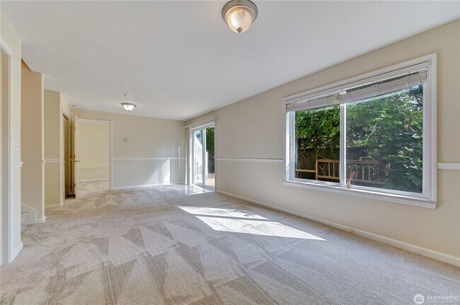 Building Photo - ? Stunning 4BR/3.5BA Home in Lake Forest P...