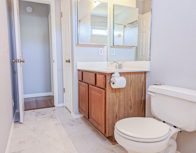 Building Photo - Stylish 4-Bed, 3.5-Bath Rental with Great ...