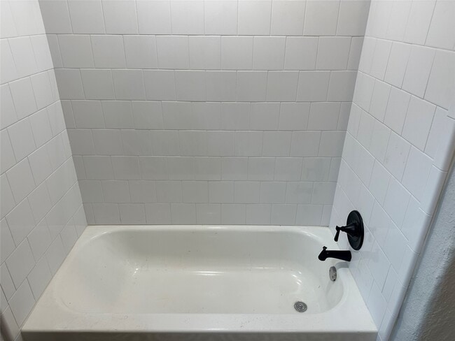 Building Photo - 912 W Cleveland St