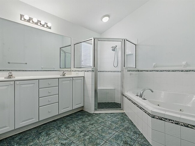 Building Photo - 17037 SE 76th Creekside Cir