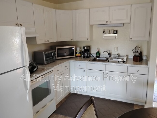 Building Photo - 360 1st Ave N