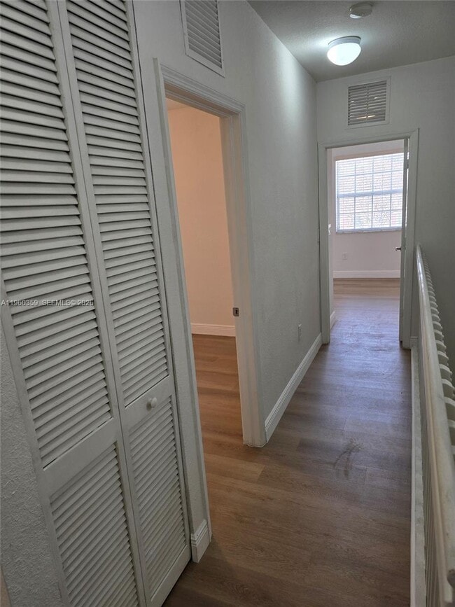 Building Photo - 1575 NE 33rd Ave