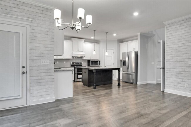 Building Photo - 1883 BEAUTIFUL HOME