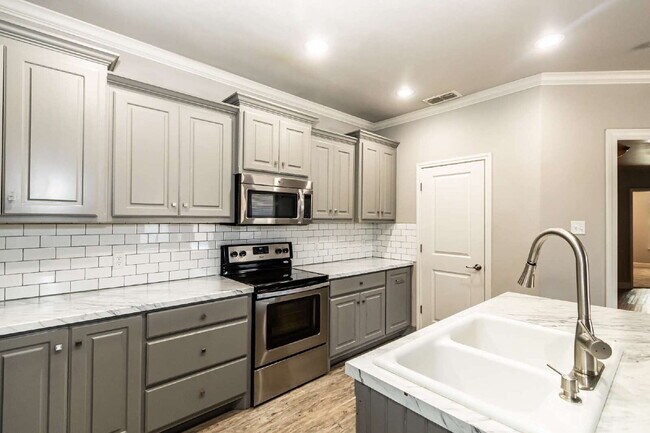 Building Photo - Cute Duplex in South Lubbock