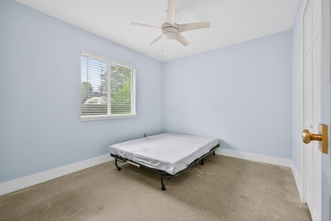 Building Photo - 1182 Waller St