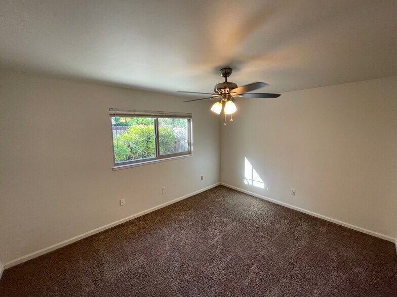 Building Photo - 1001 Sycamore St