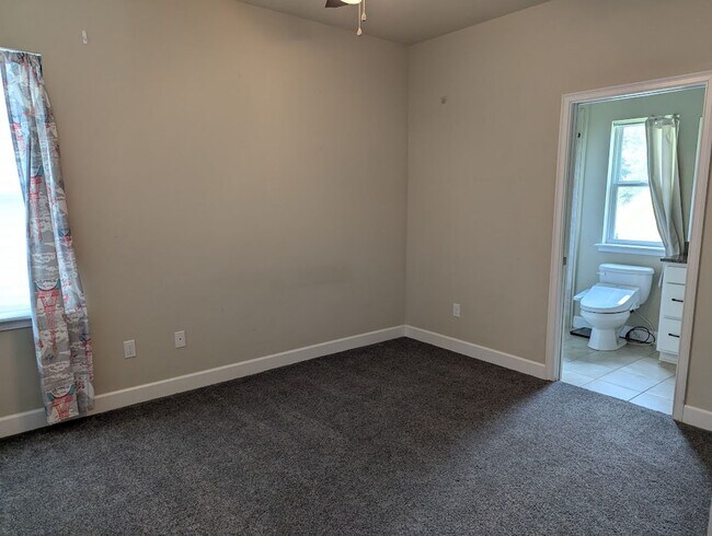 Building Photo - Townsend - 3 Bed 3 Bath Townhome