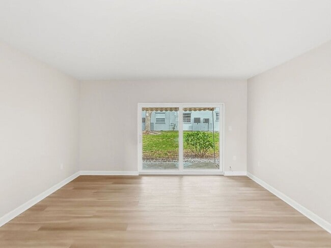 Building Photo - Modern & Bright Living in South Pasadena – Your Coastal Retreat!