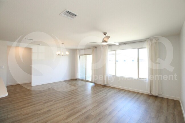 Building Photo - 2540 W La Salle St