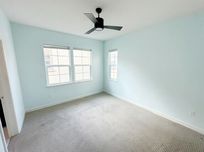 Building Photo - Beautiful 3BD Home in Hayward – Over 2,200 Sq Ft of Comfortable Living