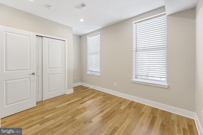 Building Photo - 912 Ellsworth St