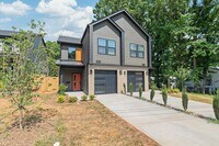 Building Photo - Move-in Ready Modern Townhome!!