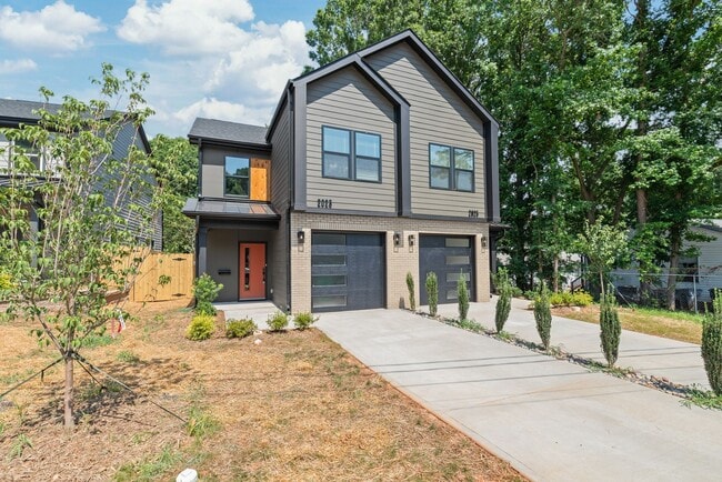 Primary Photo - Move-in Ready Modern Townhome!!