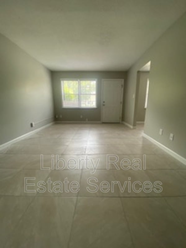 Building Photo - 728 Elaine St