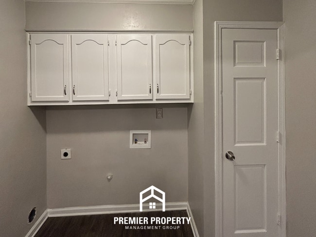 Building Photo - Spacious 5 Bedroom Home for Rent in Southaven, MS | Hardwood Floors, Fireplace & Fenced Yard