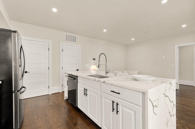 Building Photo - 1305 30th St NW