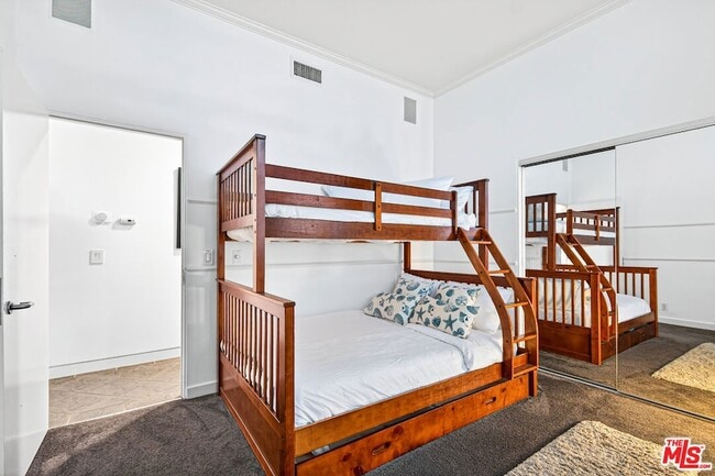 Building Photo - 11 Voyage St