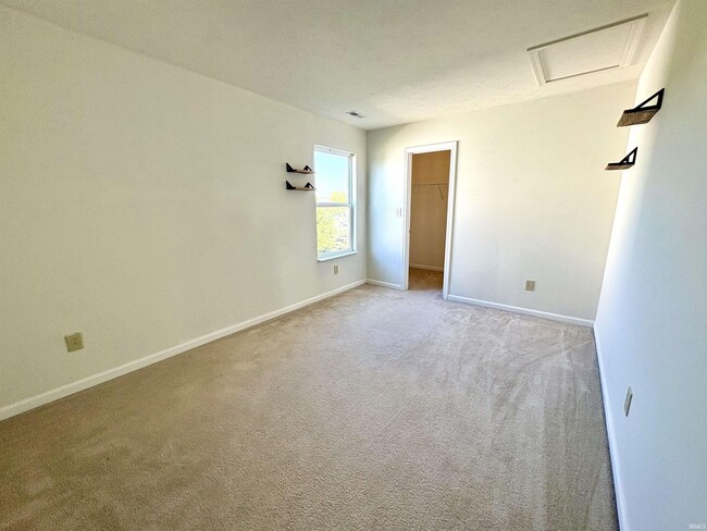 Building Photo - 2625 Wildflower Ln