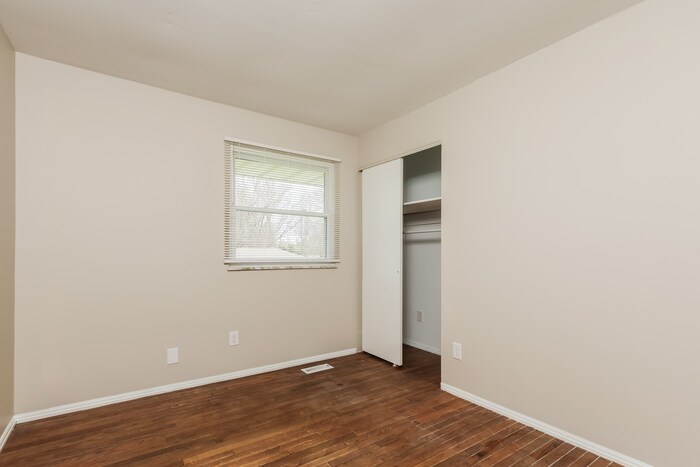 Building Photo - 9715 Stagecoach Dr S