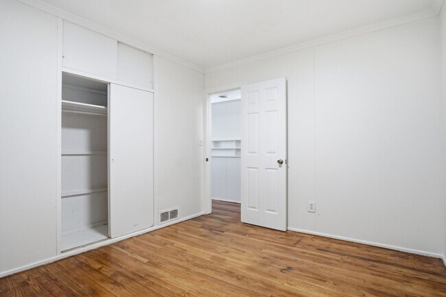 Building Photo - 846 Marilyn St