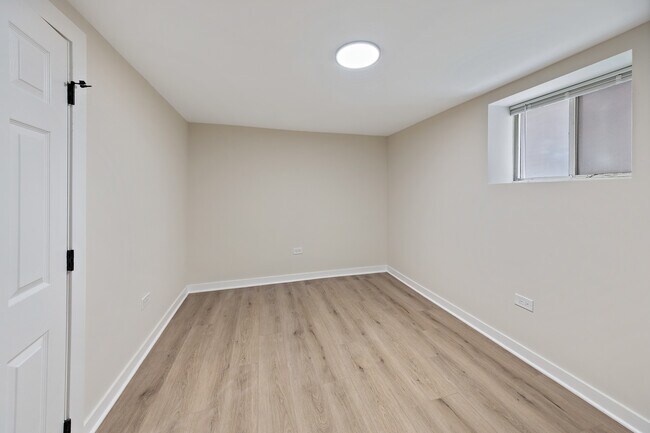 Building Photo - 4737 N Kildare Ave