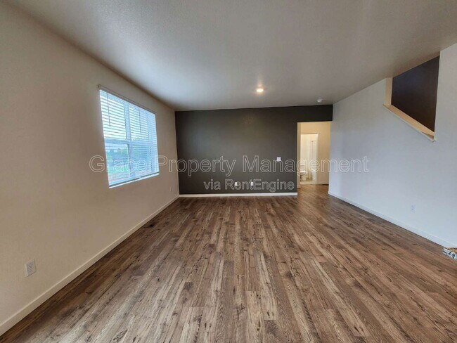 Building Photo - 508 Ledge St