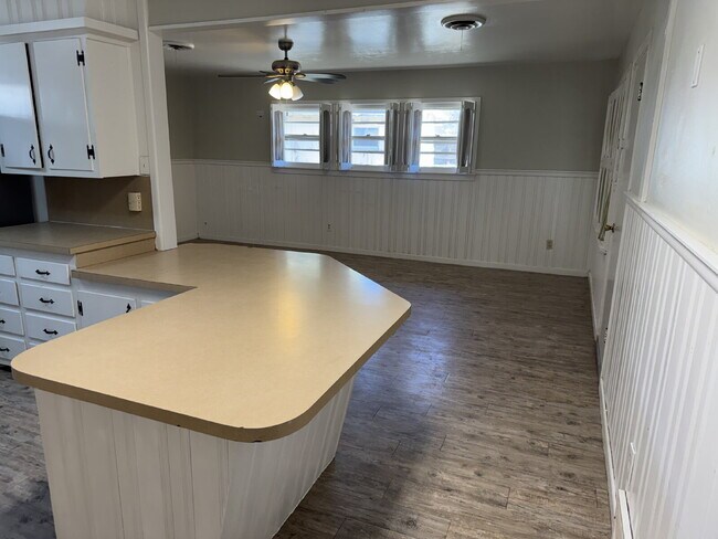 Building Photo - "Spacious 4-Bedroom Home with 2 Full Baths in Lubbock – 1,984 Sq Ft of Comfort!"