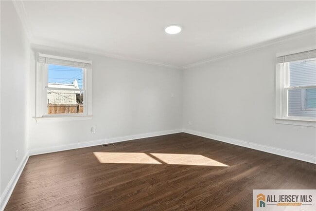 Building Photo - 2227 Lewis Pl