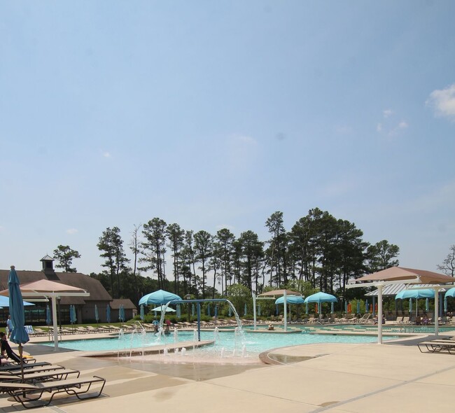 Building Photo - Beautiful Furnished Home Close to Bethany ...