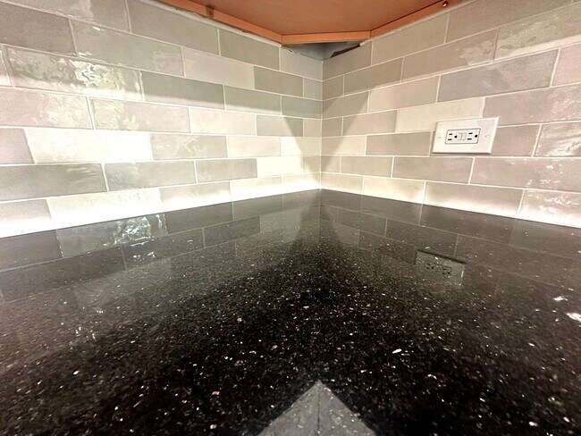 Building Photo - 1007 Pine St